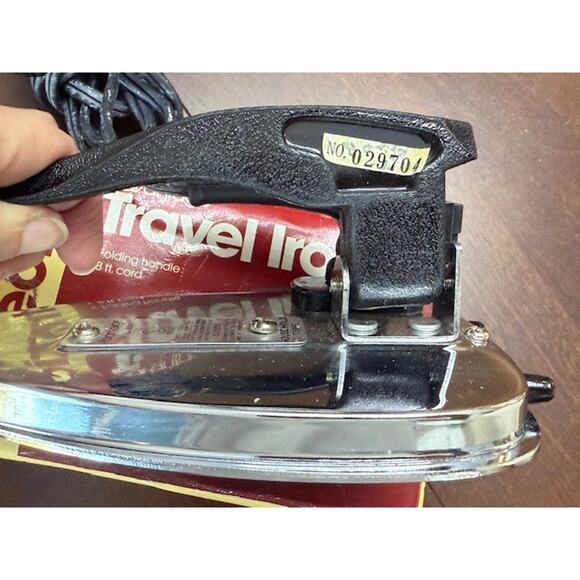 Advantage 2319E Electric Travel Iron Vintage Folding Handle 8' Cord, Box, Works! - Picture 8 of 16